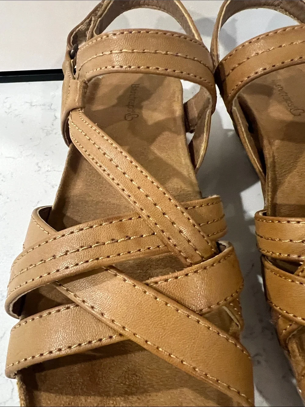 Baretraps strappy sandals with a comfortable cross-woven strap design size 8.5